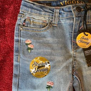 Vigoss Stretch Denim Embroidered Rose Jeans